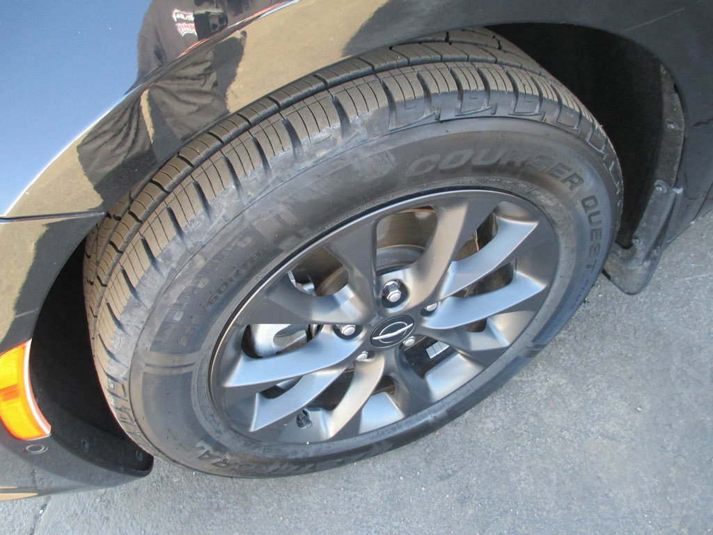 Used 2021 Chrysler Pacifica Touring-L w/ Premium & Safety Sphere Group image 11