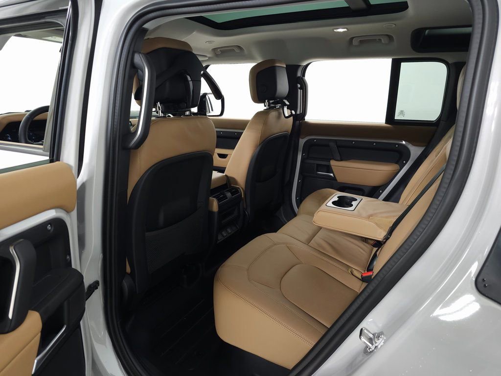 Used 2026 Land Rover Defender 110 S AWD/4WD image 32