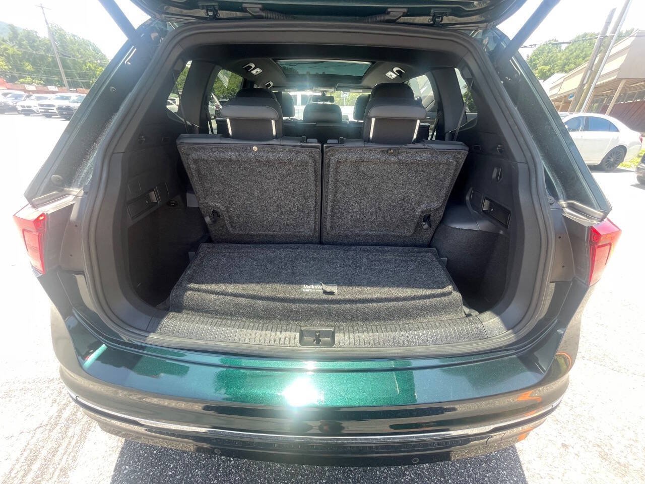 Used 2018 Volkswagen Tiguan SEL w/ R-Line Package FWD image 16