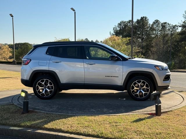 Used 2025 Jeep Compass Limited image 8