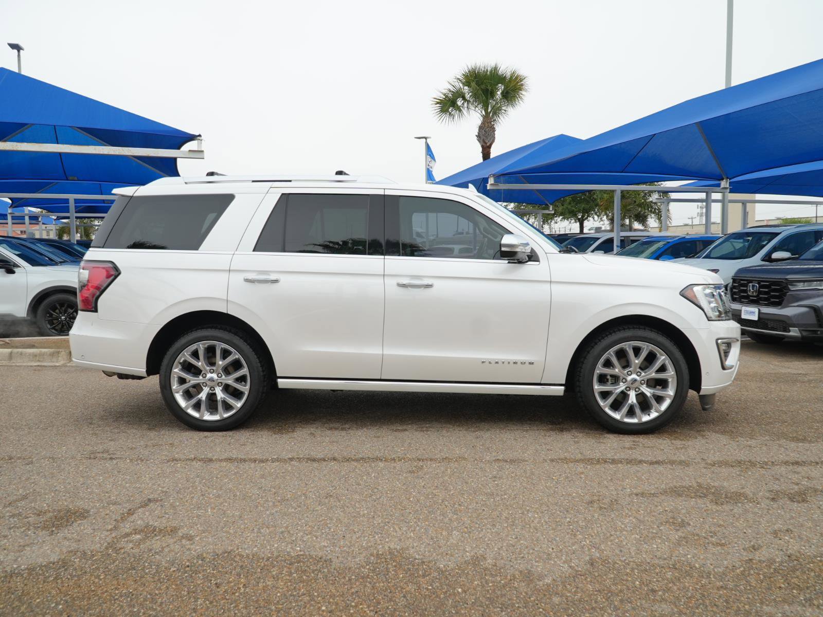 Used 2018 Ford Expedition Platinum image 4