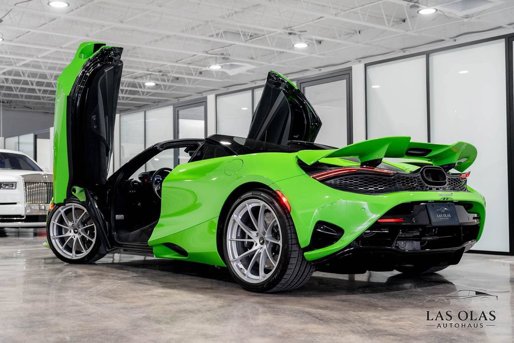 Used 2026 McLaren 750S Spider RWD image 17