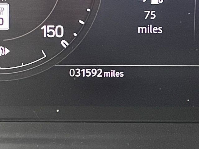 Used 2023 Land Rover Defender 130 SE image 2