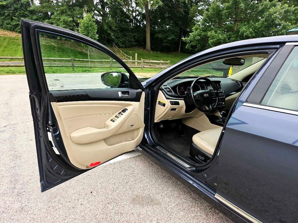 Used 2014 Kia Cadenza Premium FWD image 9