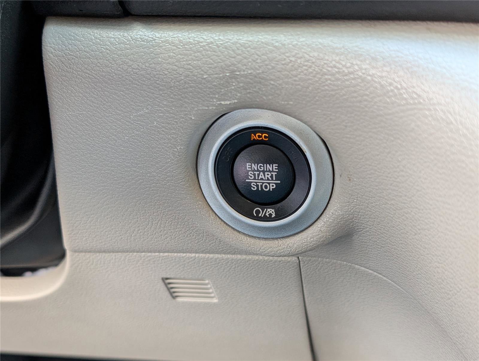 Used 2024 Chrysler Pacifica Touring-L image 24