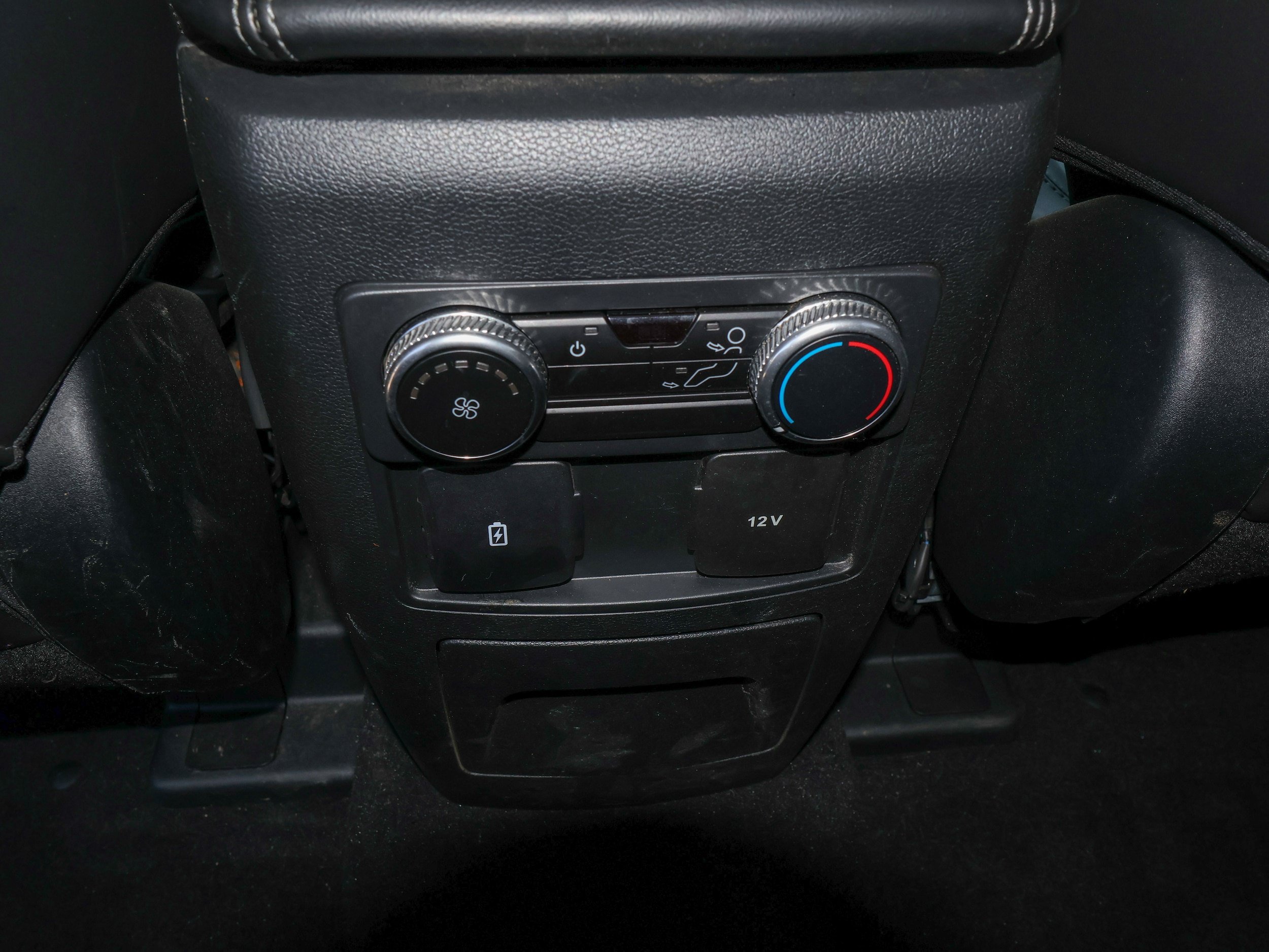 Used 2023 Ford Explorer XLT w/ Equipment Group 202A AWD/4WD image 16