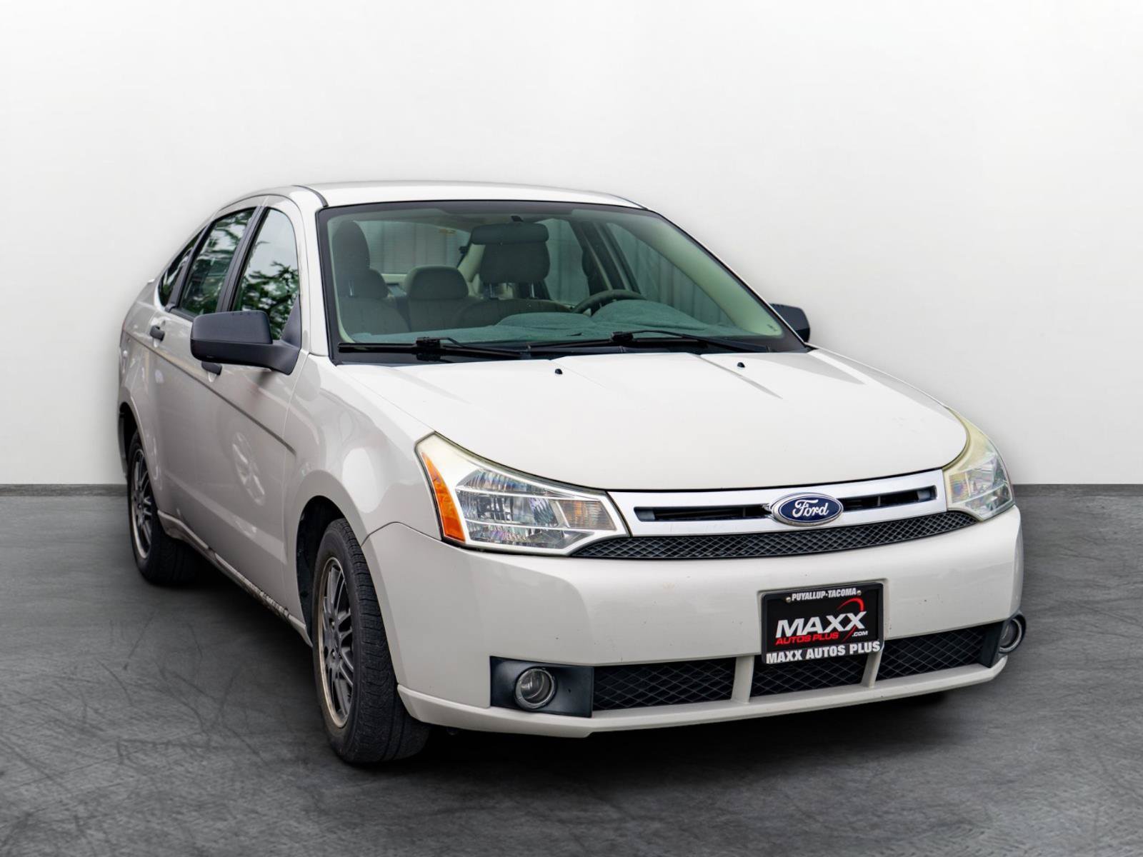 Used 2011 Ford Focus SE w/ Sedan SE Appearance Pkg FWD image 1