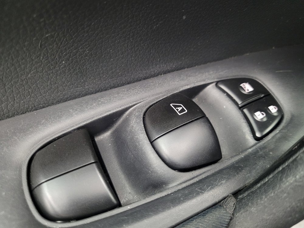 Used 2018 Nissan Rogue S FWD image 27