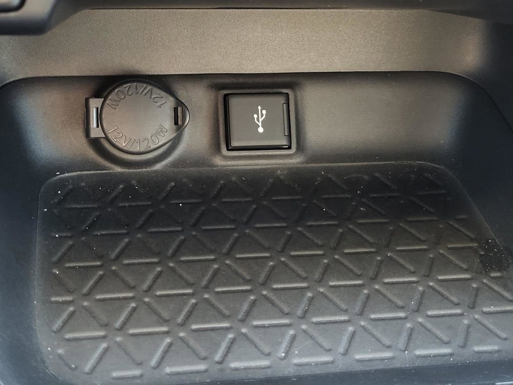 Used 2022 Toyota RAV4 XLE Premium image 27