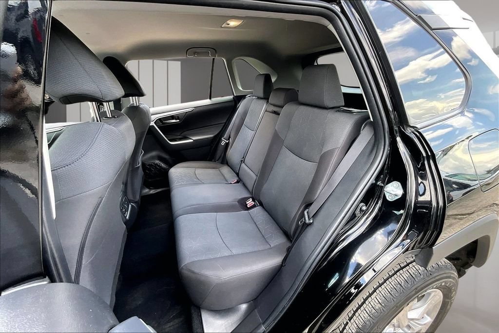 Used 2025 Toyota RAV4 XLE AWD/4WD image 21
