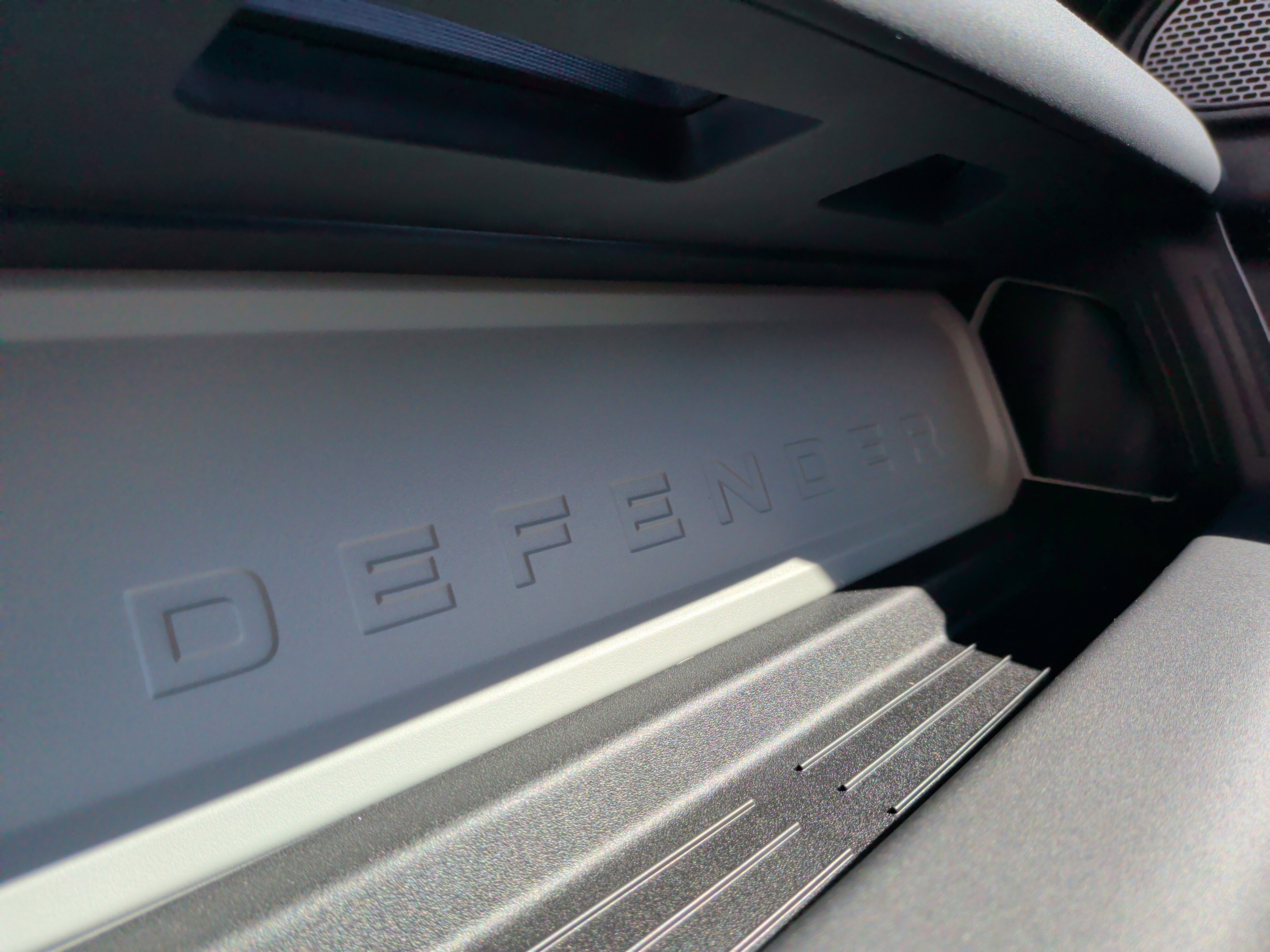 Used 2024 Land Rover Defender 110 S image 37