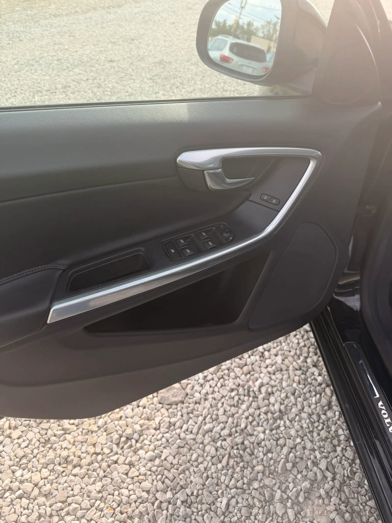 Used 2015 Volvo S60 T5 image 9
