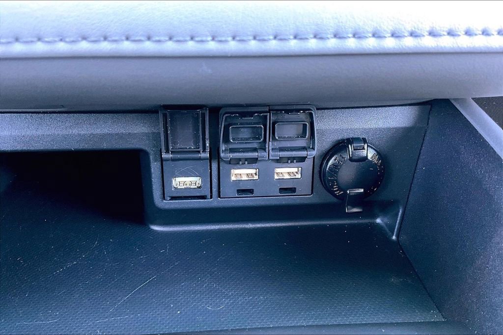 Used 2021 Toyota Highlander XLE image 15