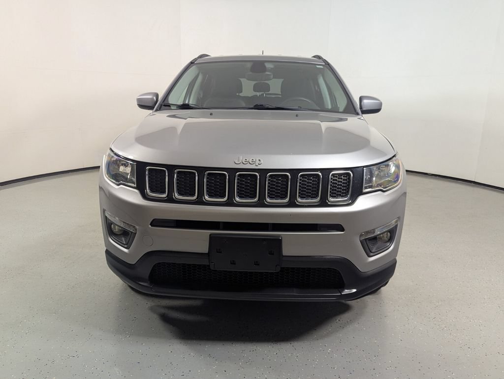 Used 2018 Jeep Compass Latitude w/ Cold Weather Group AWD/4WD image 2