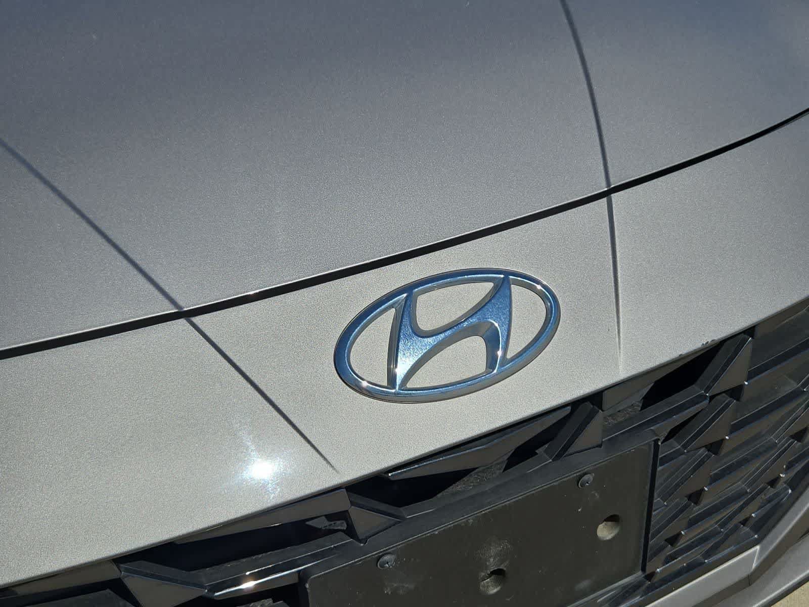Used 2023 Hyundai Elantra Limited FWD image 10
