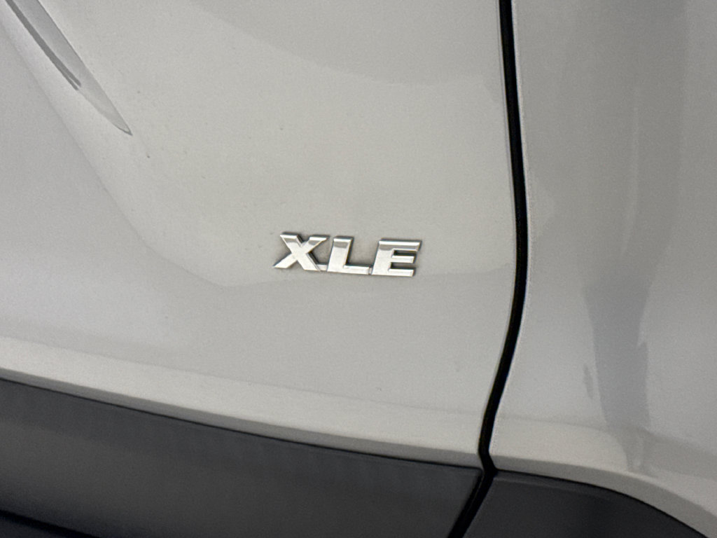 Used 2020 Toyota RAV4 XLE Premium FWD image 10