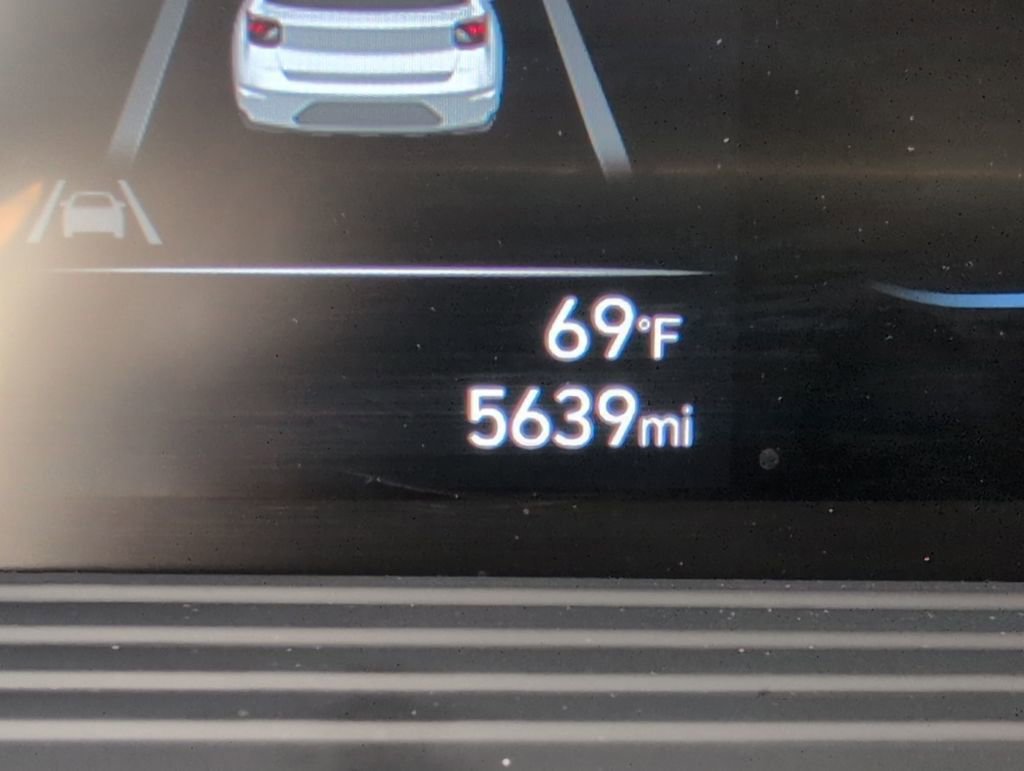 Certified 2025 Hyundai Venue SE image 17