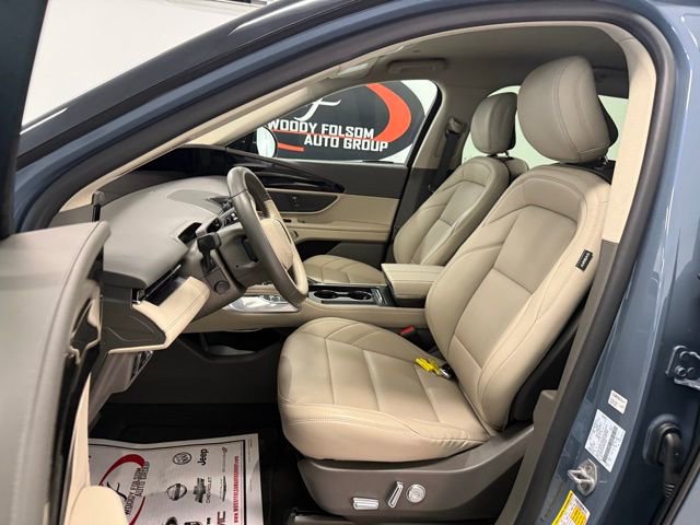 Used 2025 Lincoln Nautilus Premier image 12