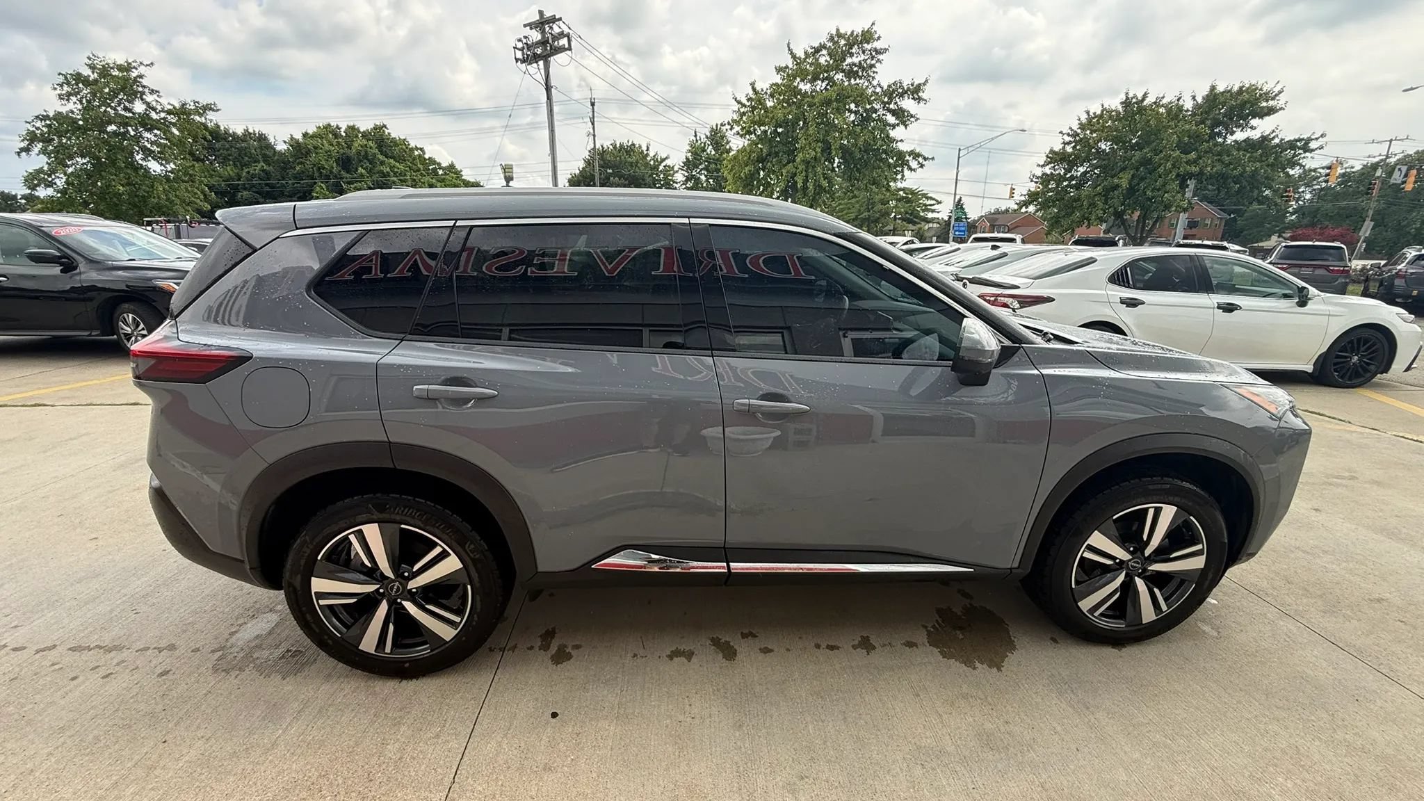 Used 2023 Nissan Rogue SL AWD/4WD image 7