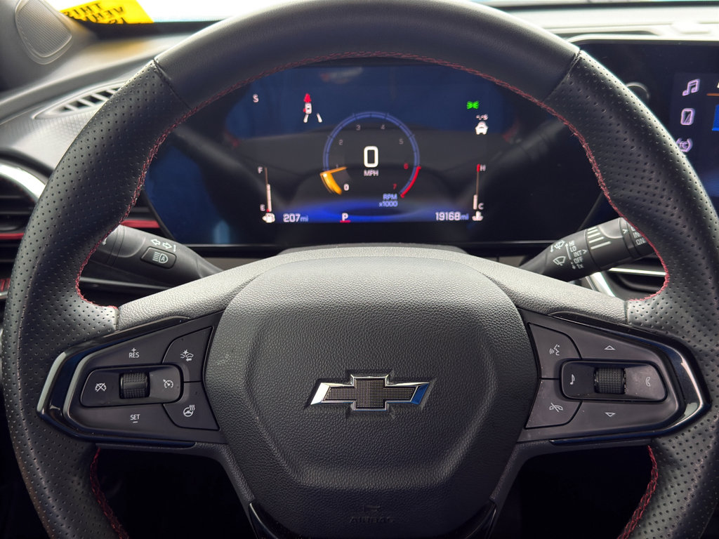 Used 2025 Chevrolet Trax RS w/ Sunroof Package image 18