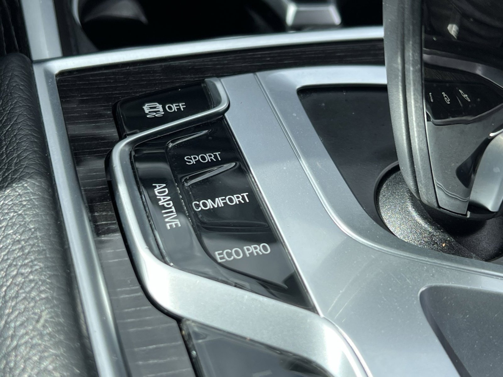 Used 2017 BMW 740i xDrive image 32