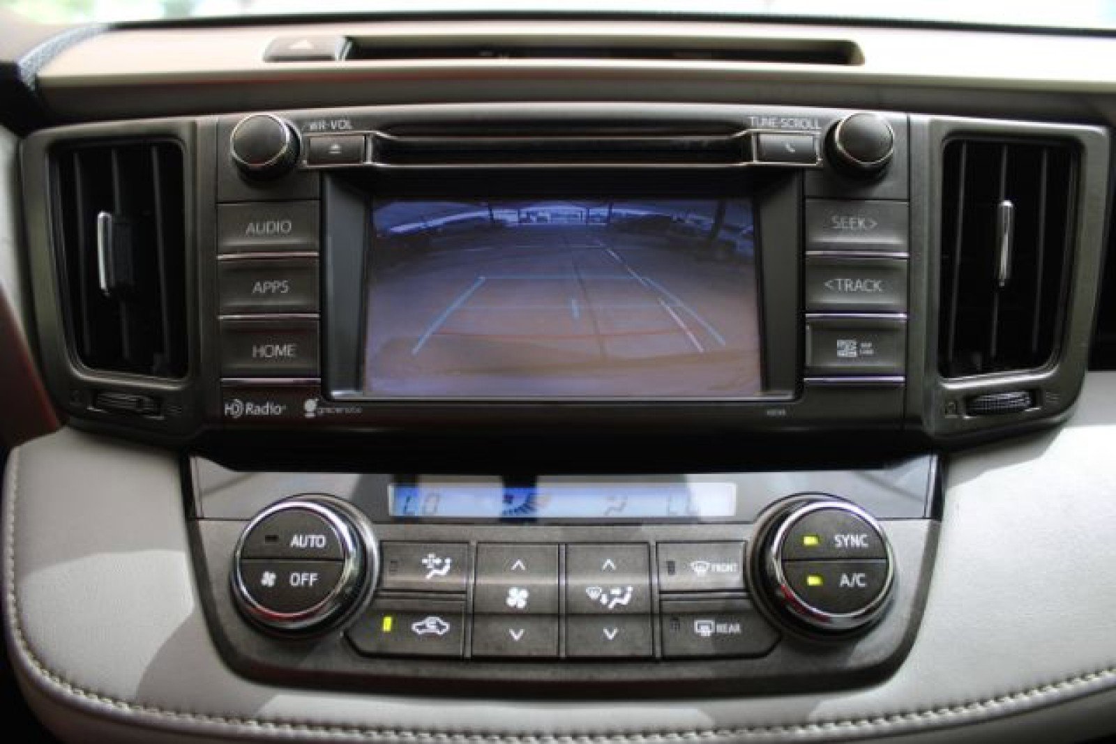 Used 2015 Toyota RAV4 XLE image 22