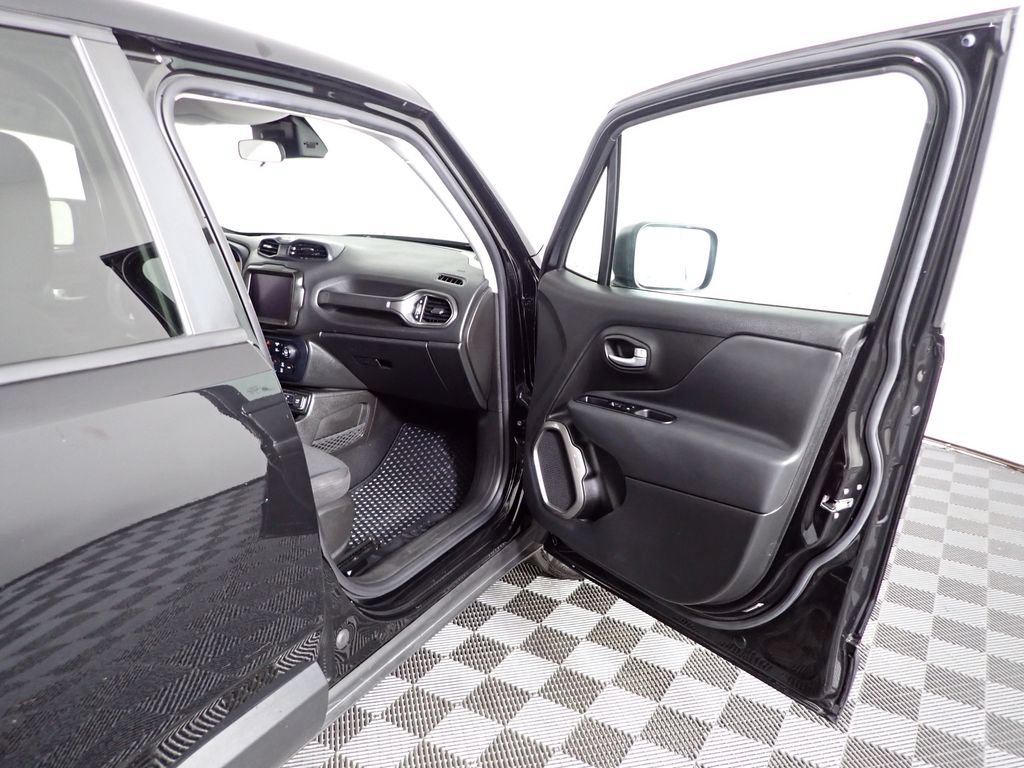 Used 2023 Jeep Renegade Latitude AWD/4WD image 35
