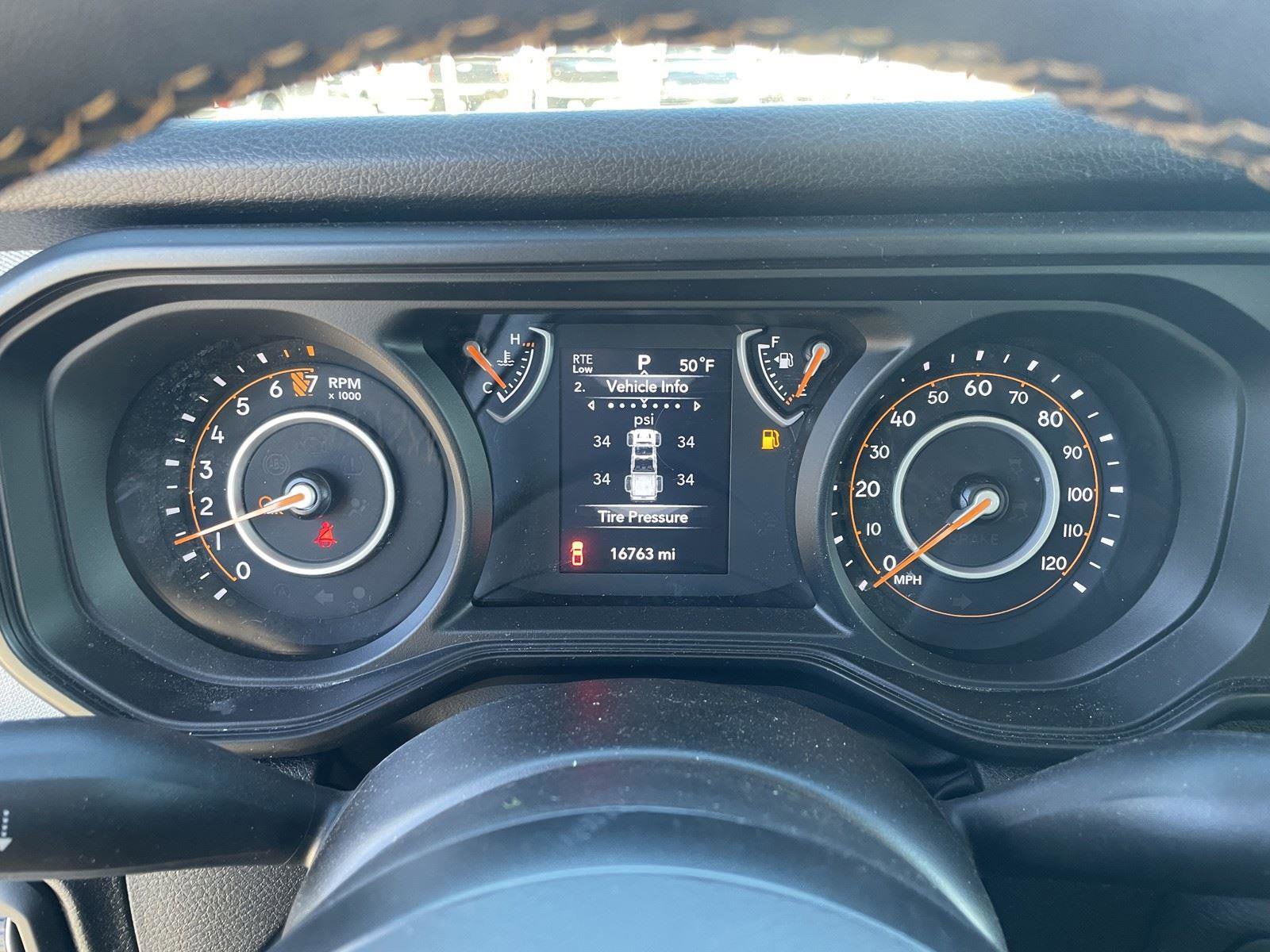 Used 2025 Jeep Gladiator Sport image 14