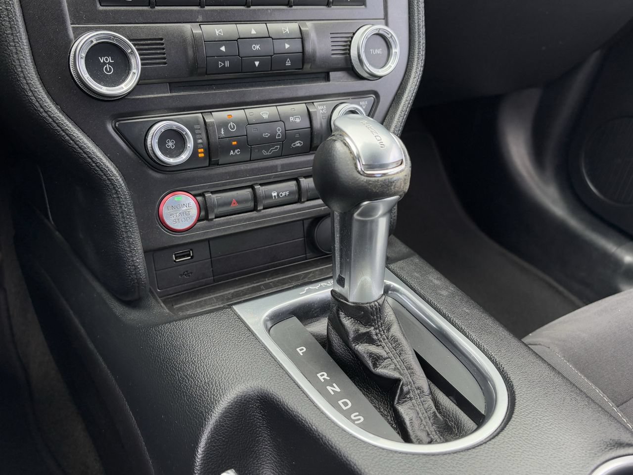Used 2018 Ford Mustang Coupe RWD image 18