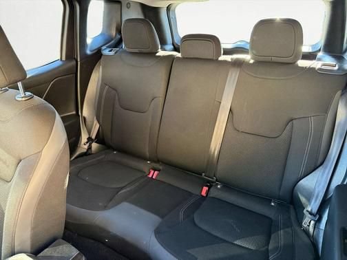 Used 2023 Jeep Renegade Altitude AWD/4WD image 5