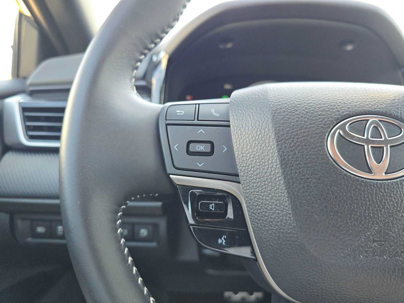 Used 2026 Toyota Camry SE FWD image 30