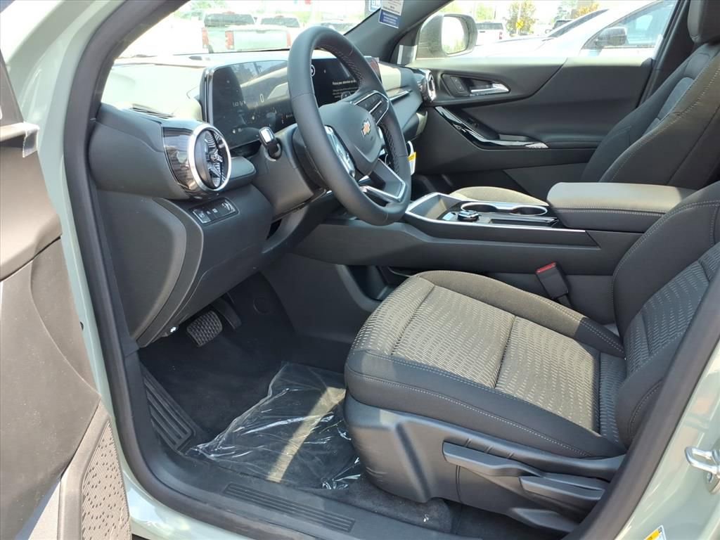 New 2026 Chevrolet Equinox LT w/ Safety and Technology Package FWD image 9