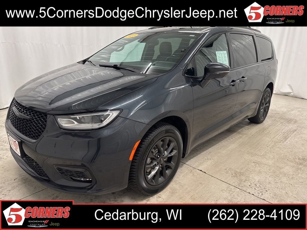 Used 2021 Chrysler Pacifica Touring-L w/ Uconnect Theater Family Group