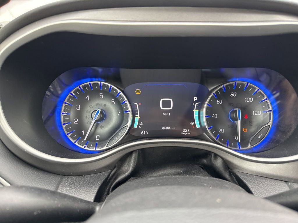 Used 2023 Chrysler Pacifica Touring-L FWD image 10