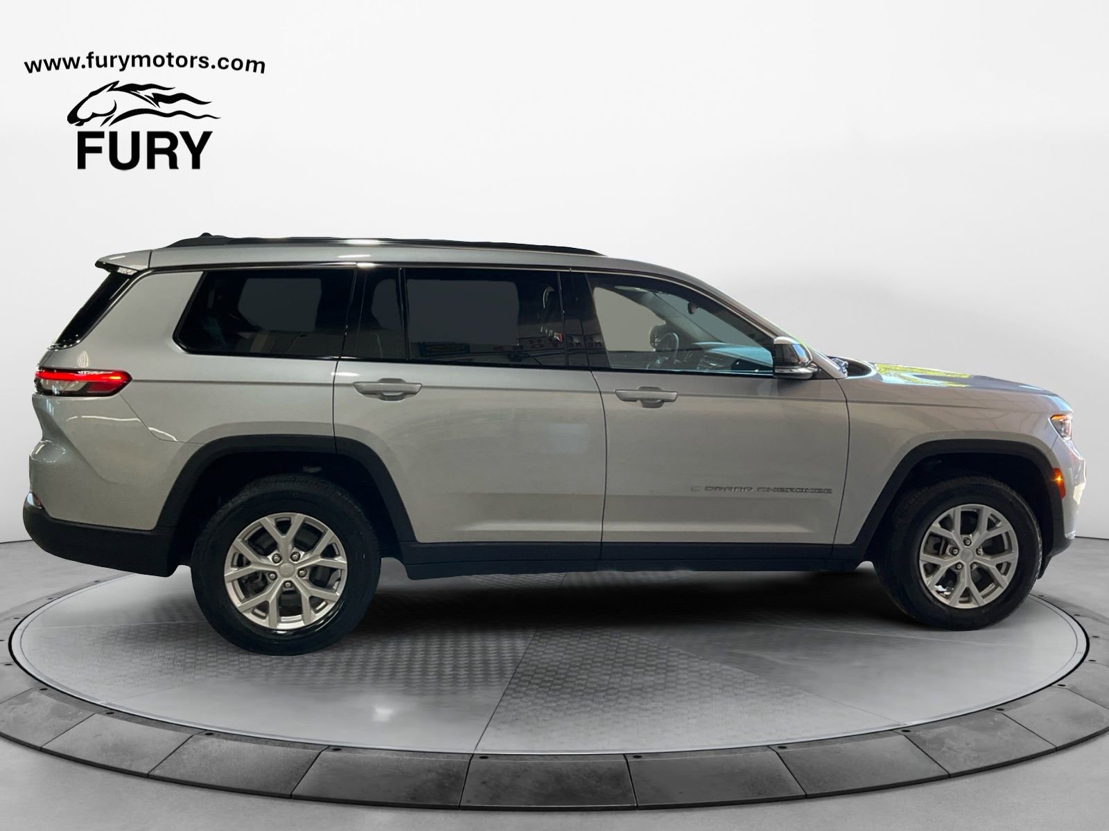 Used 2023 Jeep Grand Cherokee L Limited w/ Trailer Tow Group (B) AWD/4WD image 2