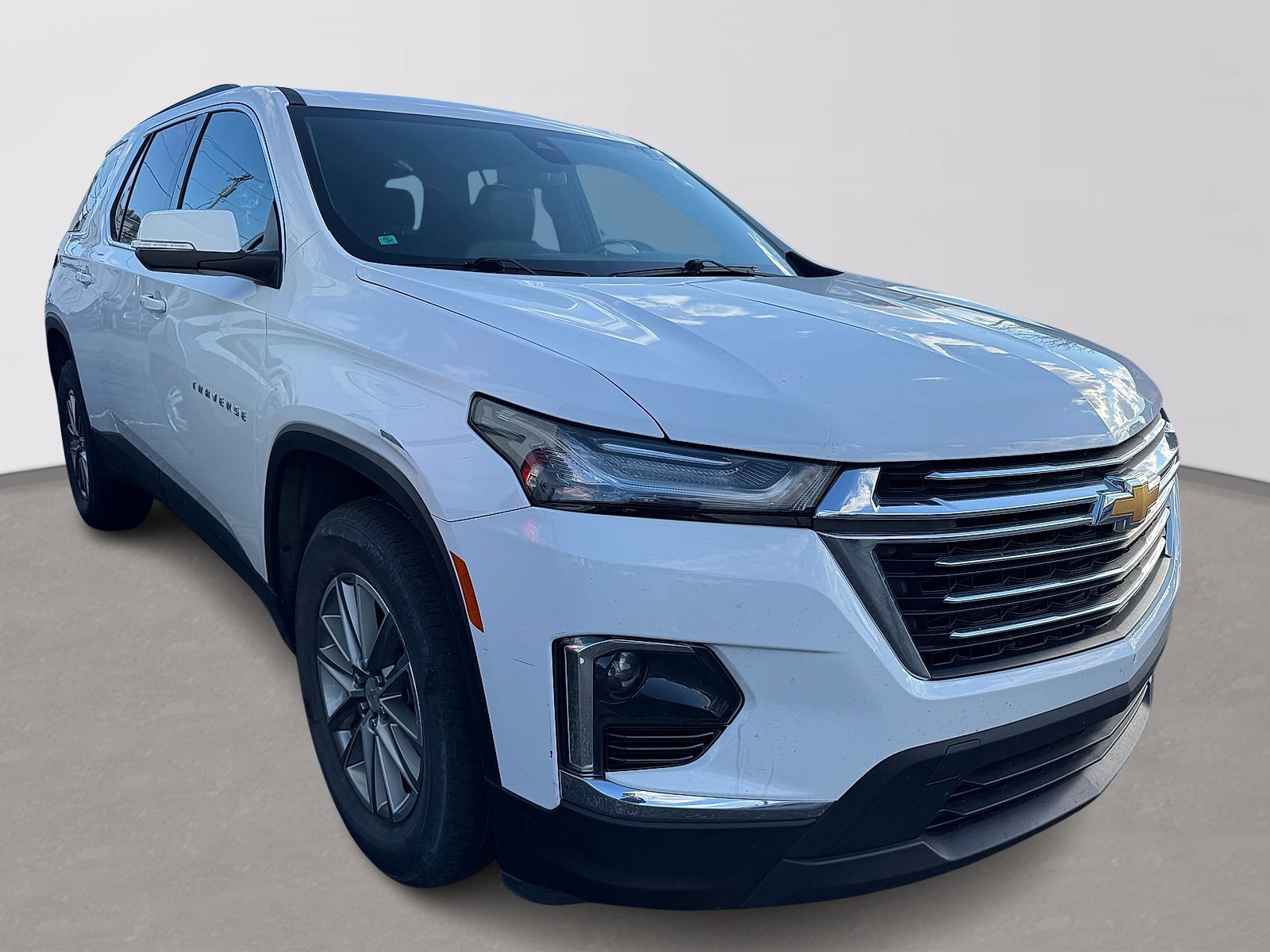 Used 2023 Chevrolet Traverse LT w/ LPO, Floor Liner Package FWD image 2