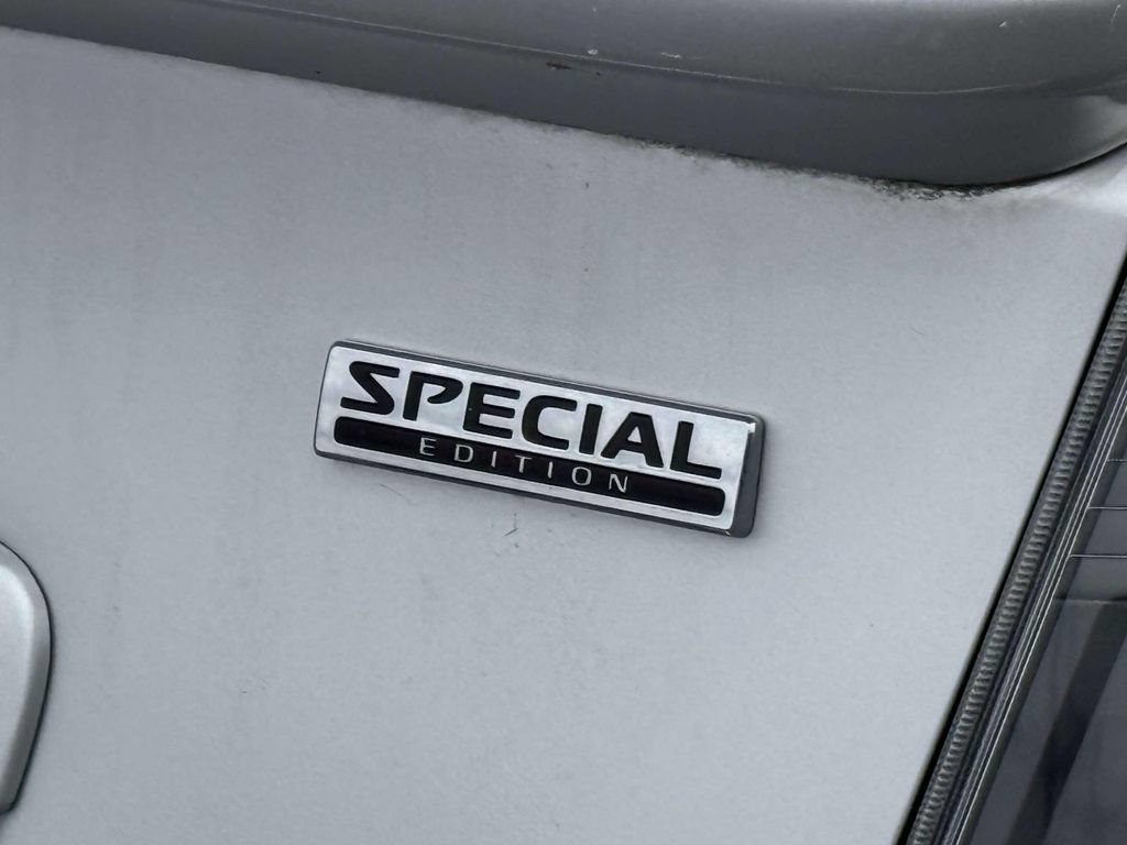 Used 2012 Nissan Sentra 2.0 SR w/ Special Edition Pkg FWD image 5