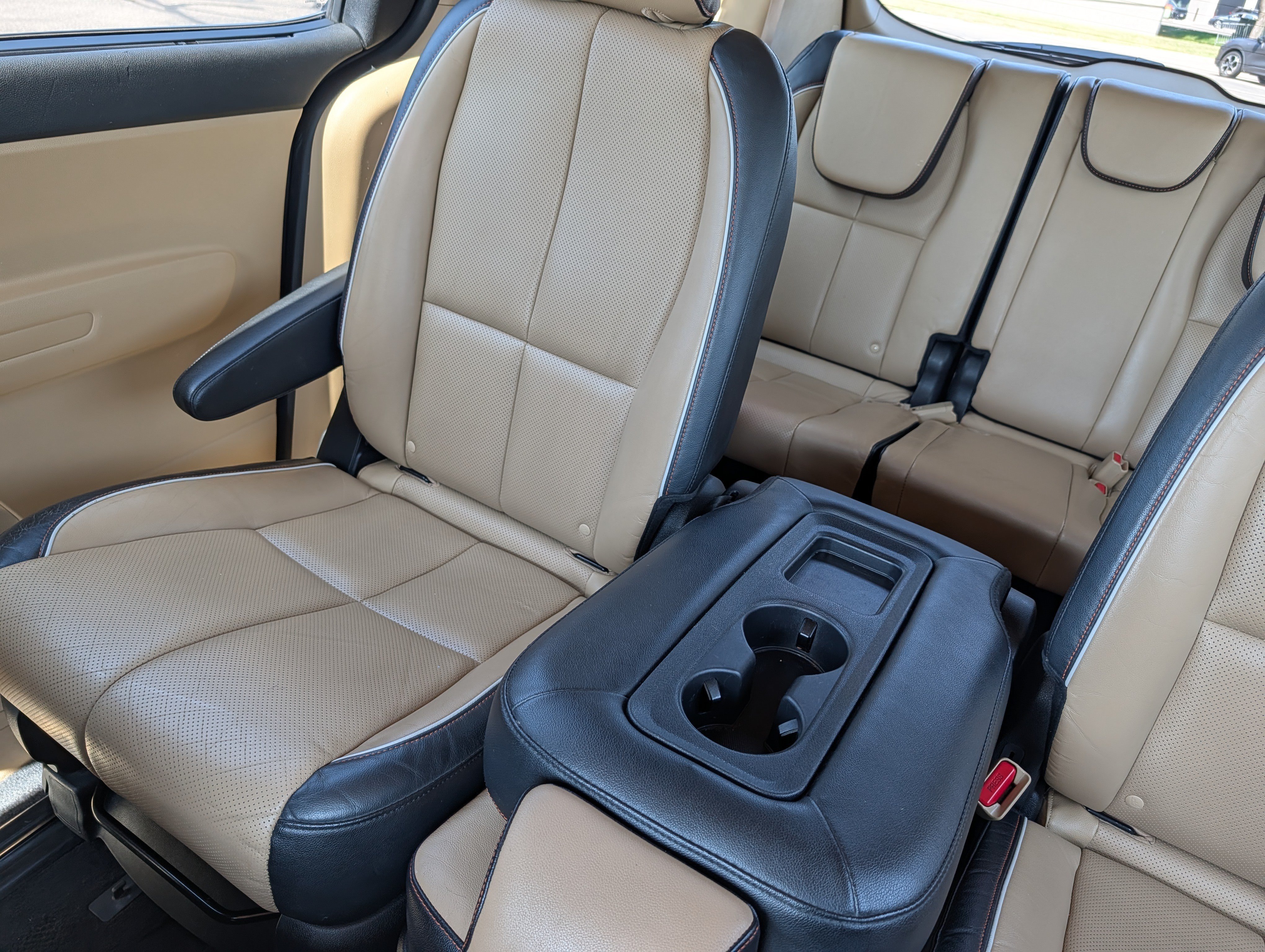 Used 2017 Kia Sedona LX w/ LX Essentials Premium Package FWD image 9