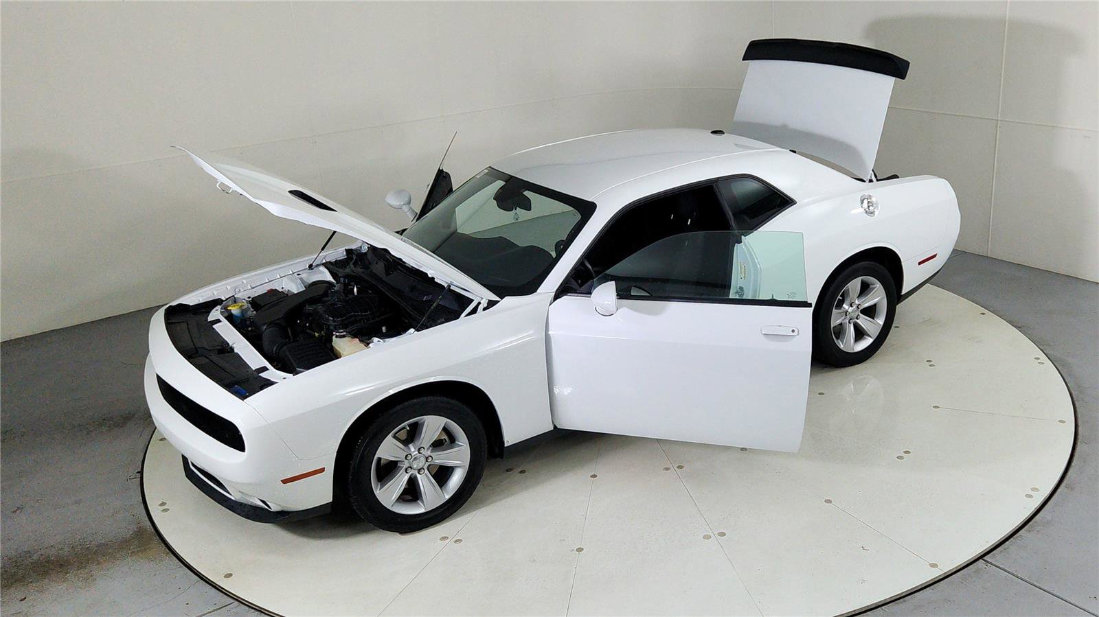 Used 2023 Dodge Challenger SXT image 39