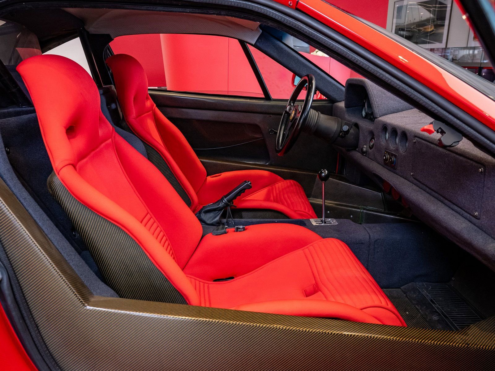 Used 1990 Ferrari F40 RWD image 18