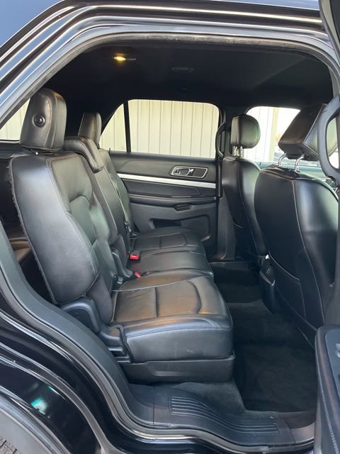 Used 2016 Ford Explorer XLT w/ Equipment Group 202A FWD image 39