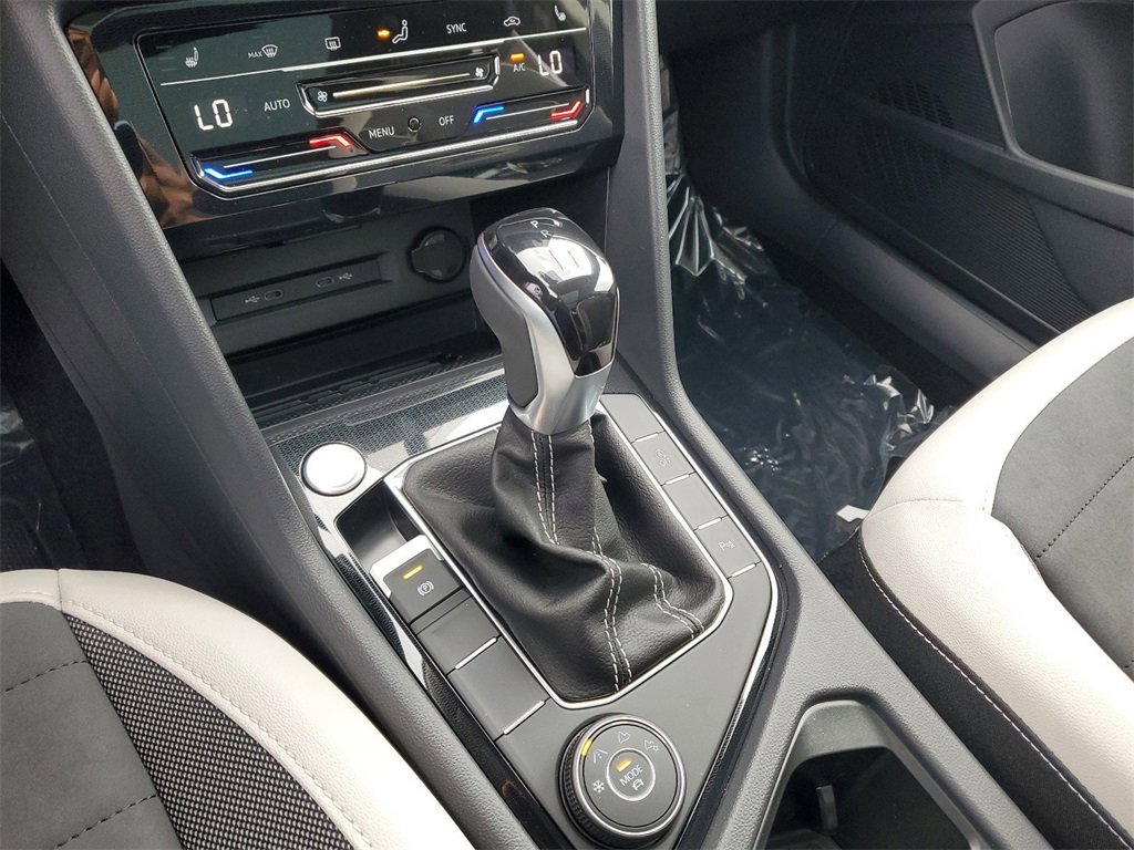 New 2025 Volkswagen Taos SE image 10