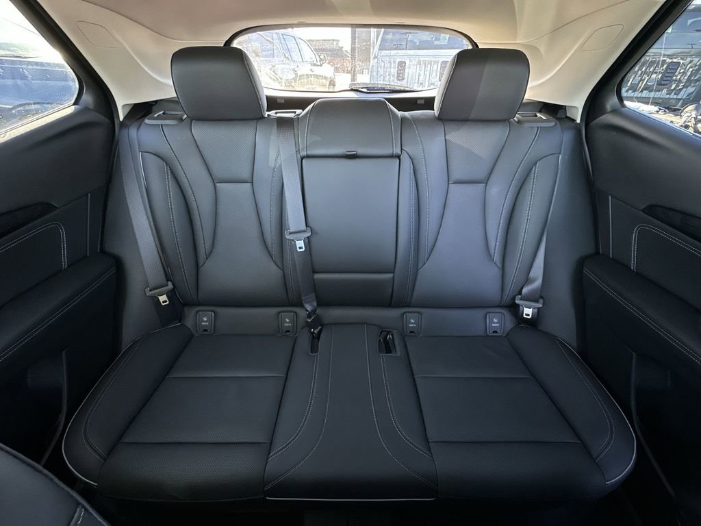 Used 2023 Buick Envision Essence FWD image 21