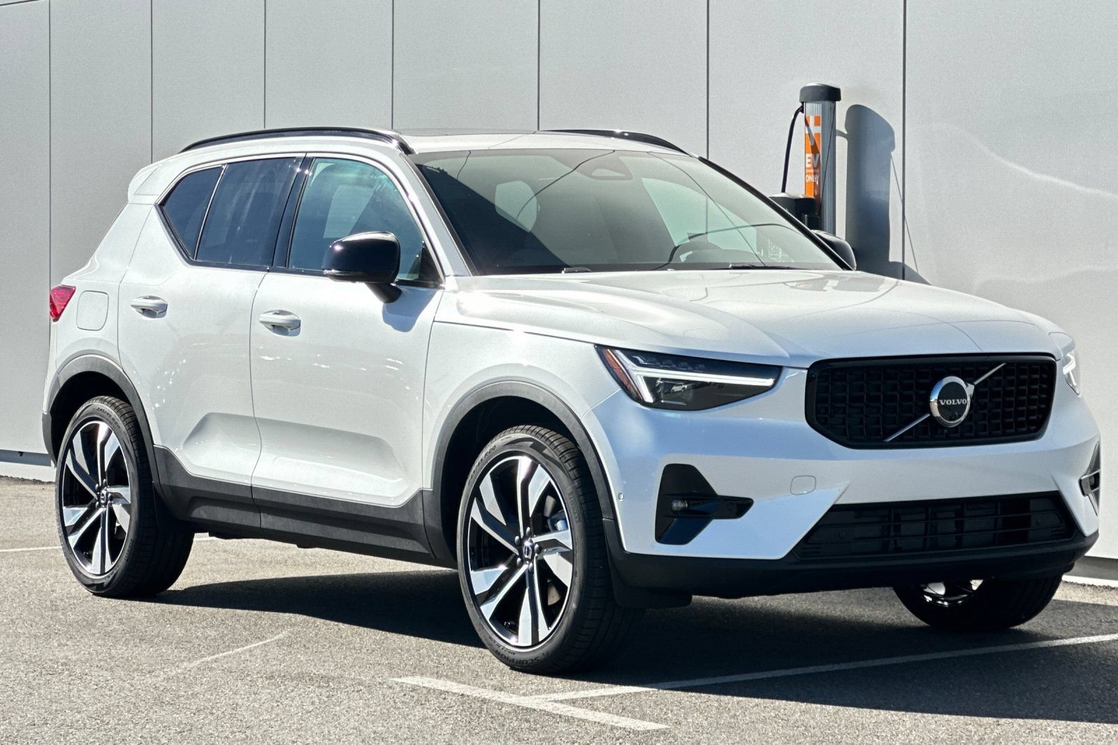 New 2026 Volvo XC40 B5 Ultra w/ Climate Package AWD/4WD image 7