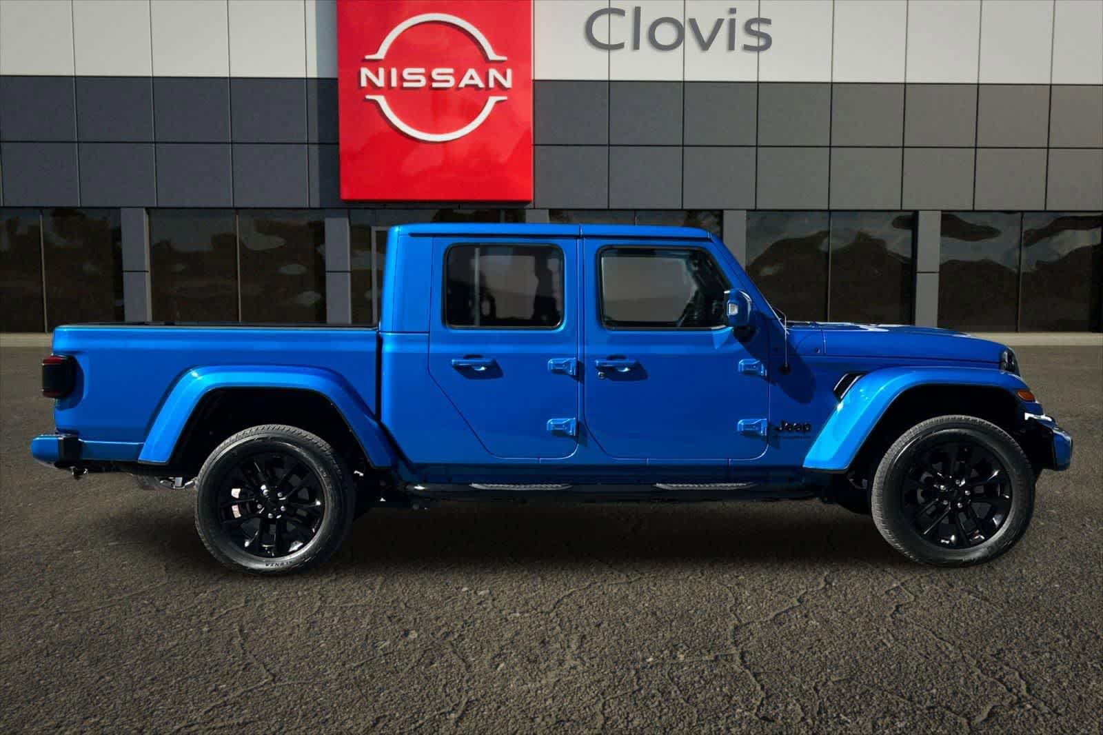 Used 2023 Jeep Gladiator Overland AWD/4WD image 9