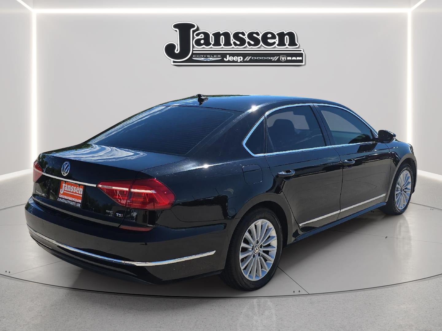 Used 2016 Volkswagen Passat 1.8T SE FWD image 5