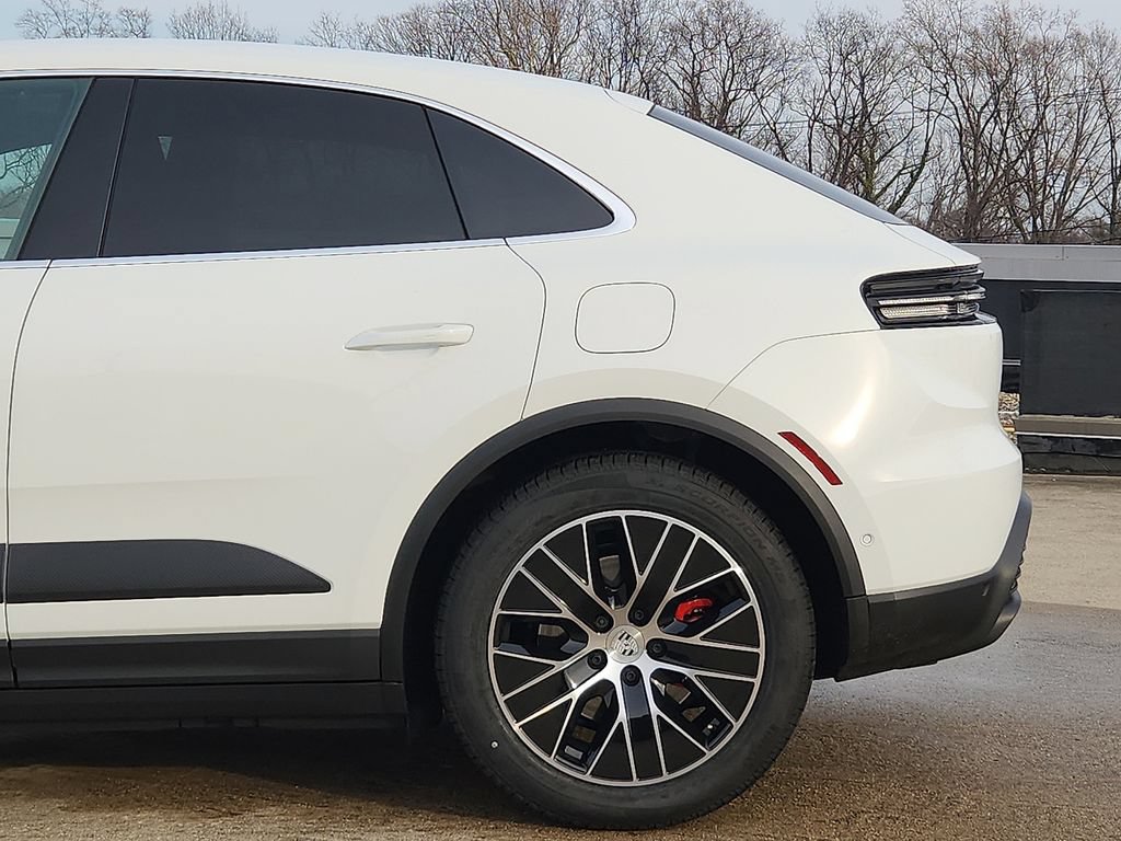 New 2026 Porsche Macan 4S Electric AWD/4WD image 7