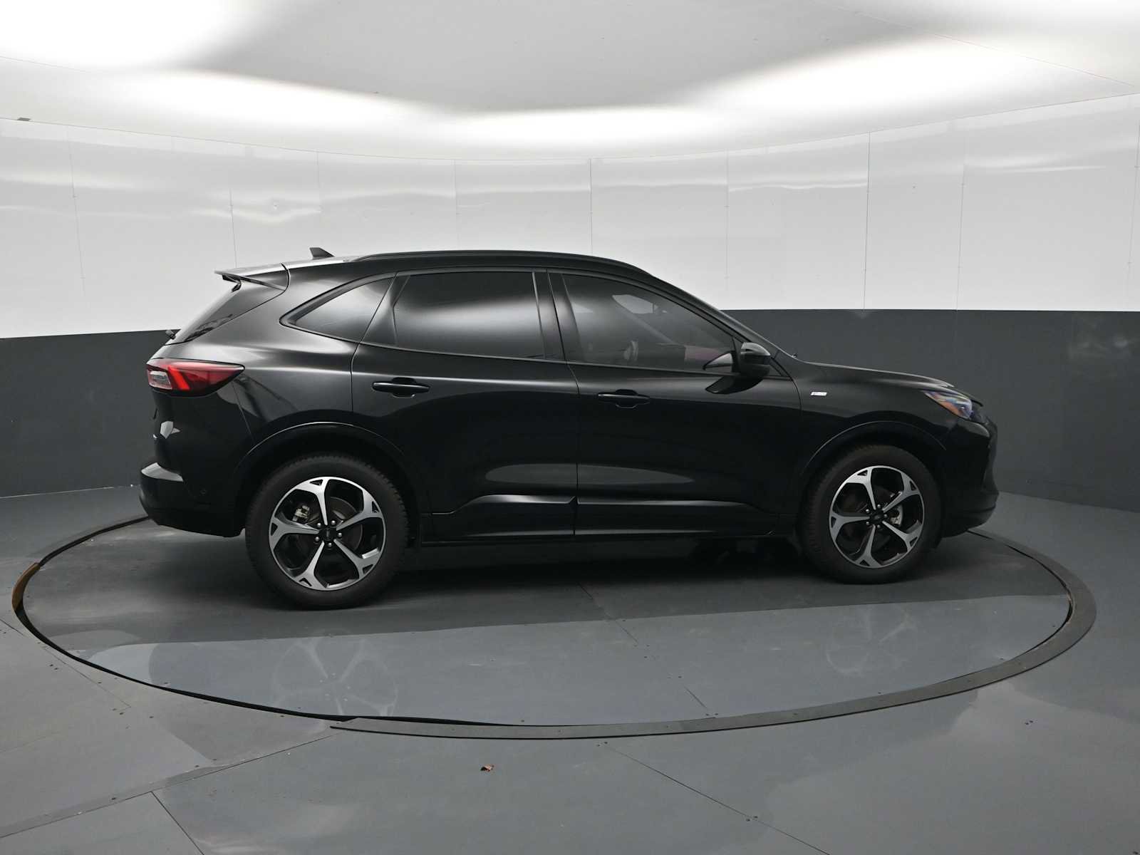 Used 2023 Ford Escape ST-Line Elite w/ Premium Technology Package AWD/4WD image 9