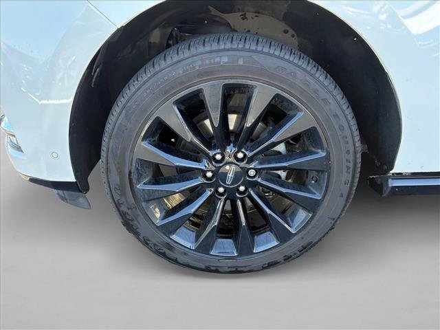 Used 2020 Lincoln Navigator Reserve AWD/4WD image 9