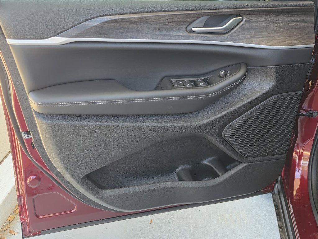 New 2026 Jeep Grand Cherokee L 2WD image 34